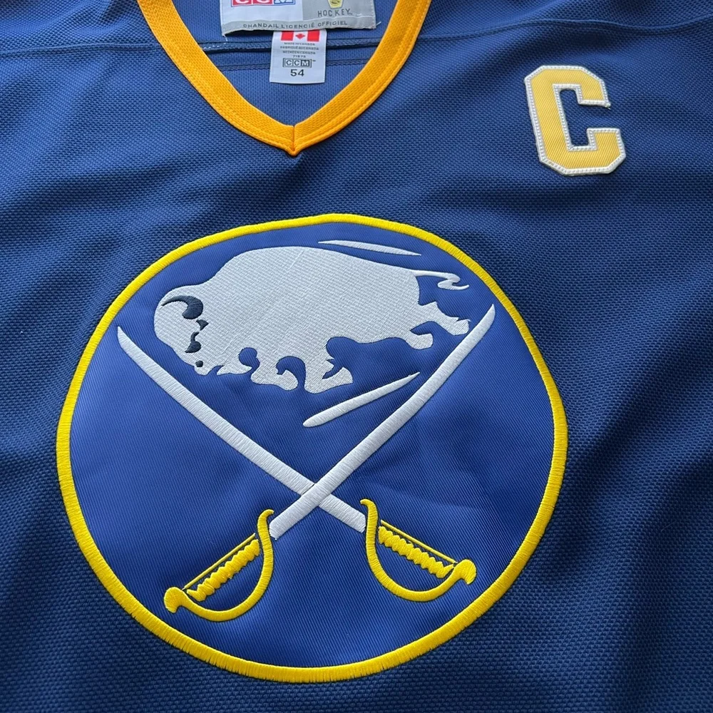 CCM Buffalo Sabres Gilbert Perreault Hockey Jersey French Connection - Picture 10 of 16
